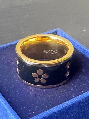 Swatch Black & Gold Floral Band Ring